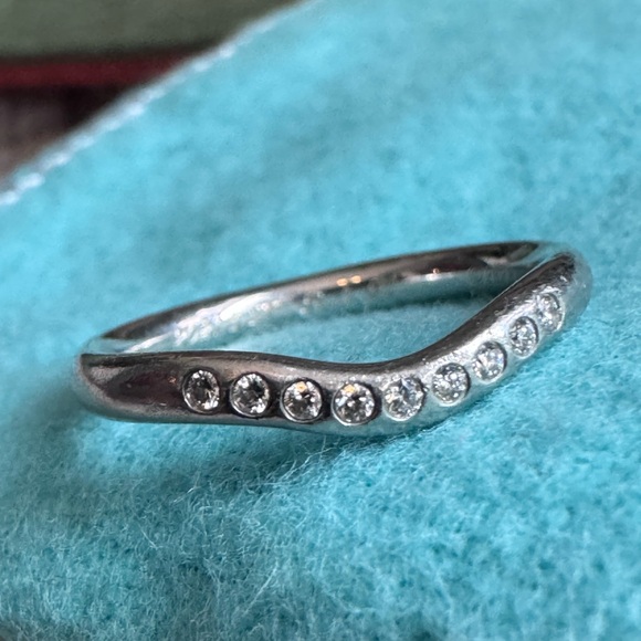 Tiffany&Co Platinum Curved Wedding Band *PRICE Is FIRM* - Picture 14 of 17